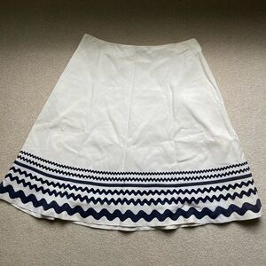 J. McLaughlin White and Black Patterned Linen Skirt